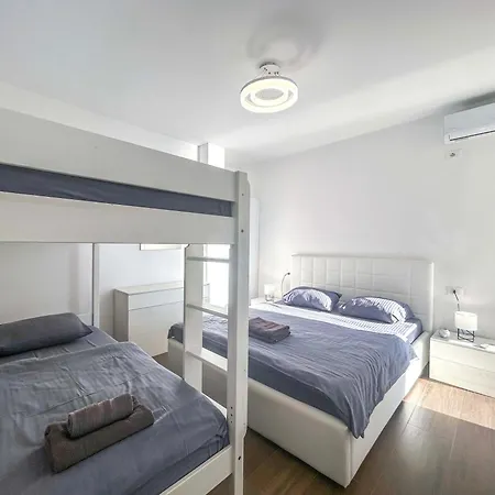 Velvet Tide Escape B18 Apartment *