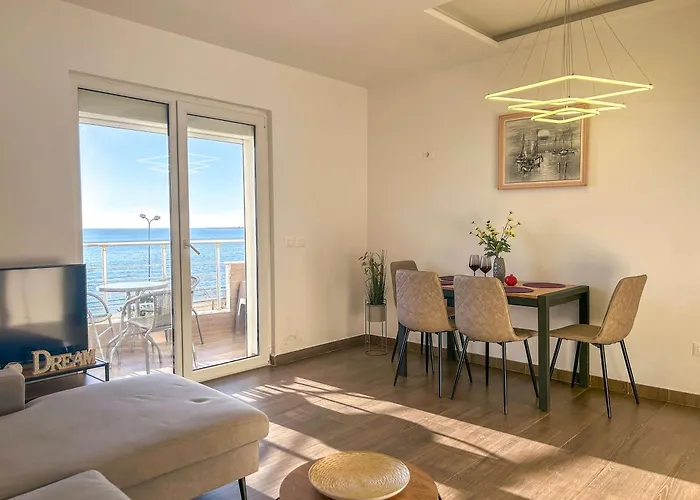 Velvet Tide Escape B18 *